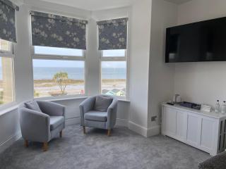 Serenity Suites - Douglas - 3