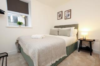 Chic 2 Bed Flat near Central Cardiff - 6