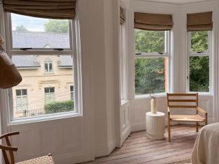 Spacious 4BR Victorian Property w/ Outdoor Terrace - Belfast - 7