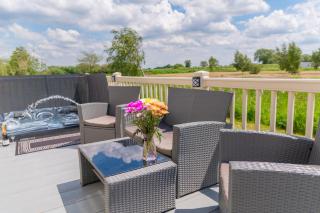 Kazs hot tub retreat - Tattershall - 0