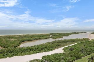 Beachfront condo with pool, gym, grill and pickleball - 0