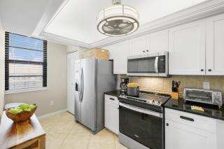 Beachfront condo with pool, gym, grill and pickleball - 2