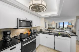 Beachfront condo with pool, gym, grill and pickleball - 1