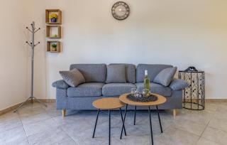 Lovely Apartment In Peruski - 2