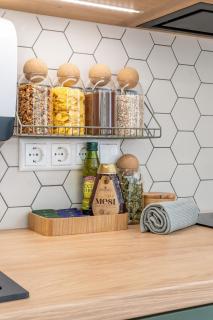 Designer studio apartment in the heart of the city - free parking! - 5