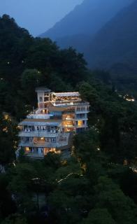 Mountain Scenery Villa - 4