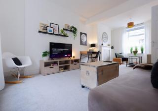 3 Bed Modern Cottage near Hiking Trails & Parks - 0