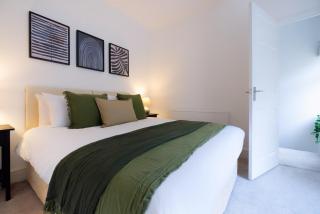 3 Bed Modern Cottage near Hiking Trails & Parks - 8