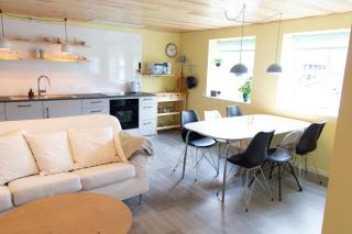 Colorful brand new apartment with free parking - 6