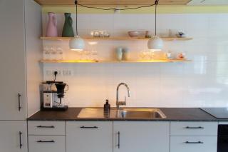 Colorful brand new apartment with free parking - 3