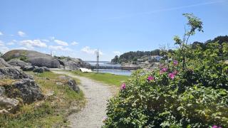 Apartment in Hoviksnas, 300 m from the sea with a view of the Tjorn Bridge - Höviksnäs - 0