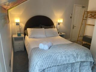 Serenity Suites - Douglas - 4