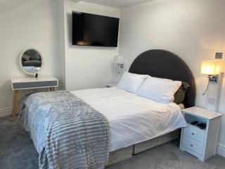Serenity Suites - Douglas - 6