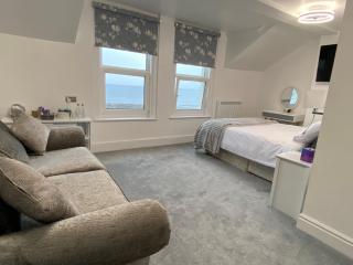 Serenity Suites - Douglas - 7