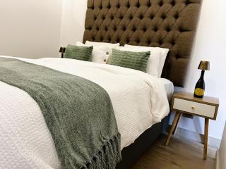 Urban Luxe Stay - 5 Min to Gautrain & Parking - Johannesburg - 5