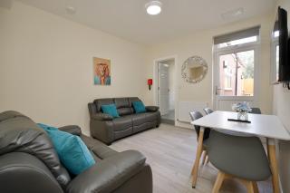 Hastings Manor - Free Netflix, Parking, WiFi & Private Garden - Coventry - 8