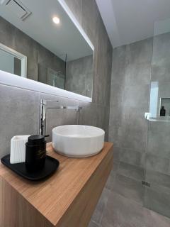 The Lite House for luxe living - Cairns - 6