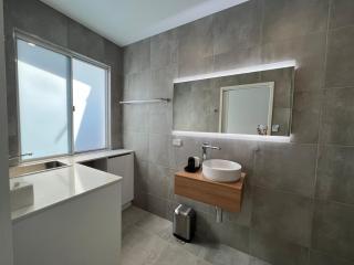 The Lite House for luxe living - Cairns - 5