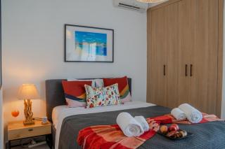 Beautiful One Bedroom Apartment, 186 Meters to Beach, Central Location Next to Cafes & Bars - 1