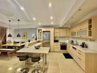 Marina Zeas Spacious Two Bedroom Apartment - Pireo - 0