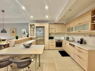 Marina Zeas Spacious Two Bedroom Apartment - Pireo - 4