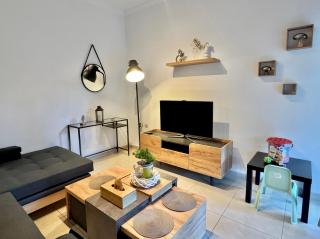 Marina Zeas Spacious Two Bedroom Apartment - Pireo - 9