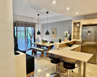 Marina Zeas Spacious Two Bedroom Apartment - Le Pirée - 6