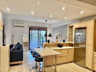 Marina Zeas Spacious Two Bedroom Apartment - 2