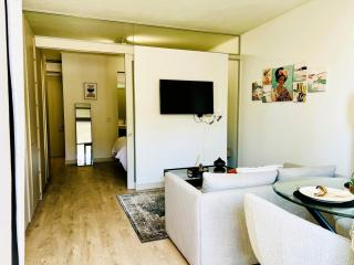 Urban Luxe Stay - 5 Min to Gautrain & Parking - 0
