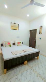 kridha homestay with kitchen Near Prem Mandir - 2