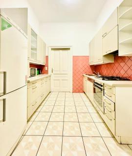 Cozy Private Rooms in 9-Bedroom Apartment Near Augarten - 6