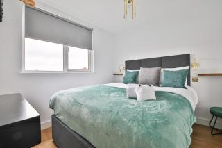 New Luxe Flat with Private Parking & 2 Bathrooms - 6