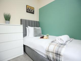 Malpas House By N And N Stays Ltd, 5 Bedroom house sleeps 8 Perfect for Contractors & Workers, Free Pvt Parking, Fast Wifi, Close to M4 and local amenities - Newport - 7