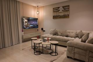 شقة بتصميم عصري انيق وتسجيل ذاتي - Riad - 0