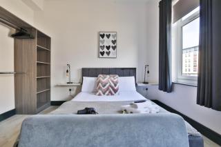 StayRight - 2 Bed Central Swansea Apartments - Swansea - 3