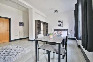 StayRight - 2 Bed Central Swansea Apartments - Swansea - 9