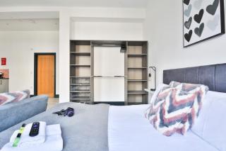 StayRight - 2 Bed Central Swansea Apartments - Swansea - 2