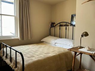 Bohemian 1 Bed Flat in Central Penzance - Penzance - 7