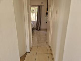 Cosy Harare Haven Cottage - 2