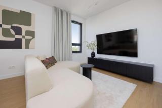 Bright & Elegant Apartment in Warsaw with Parking and Air Conditioning by Renters Prestige - Warsaw - 1