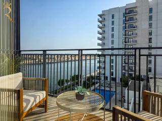 Modern 1BR Apartment near Yas Mall & Ferrari World - Abu Dabi - 1