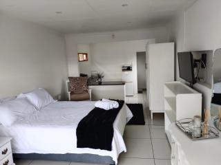 Artisan Guest House - Burgersdorp - 7