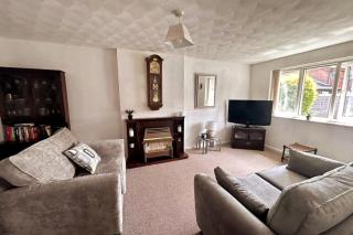 Oldham Bungalow Retreat: 2BD Peaceful Comfort - 0