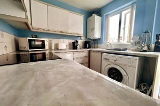 Oldham Bungalow Retreat: 2BD Peaceful Comfort - 8