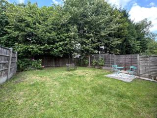Oldham Bungalow Retreat: 2BD Peaceful Comfort - 7