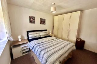 Oldham Bungalow Retreat: 2BD Peaceful Comfort - Lees - 6