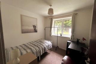 Oldham Bungalow Retreat: 2BD Peaceful Comfort - 1
