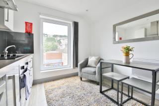 8 Churchill Buildings, 128 Walter Road - Swansea - 0