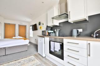 8 Churchill Buildings, 128 Walter Road - Swansea - 7