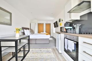 8 Churchill Buildings, 128 Walter Road - Swansea - 2